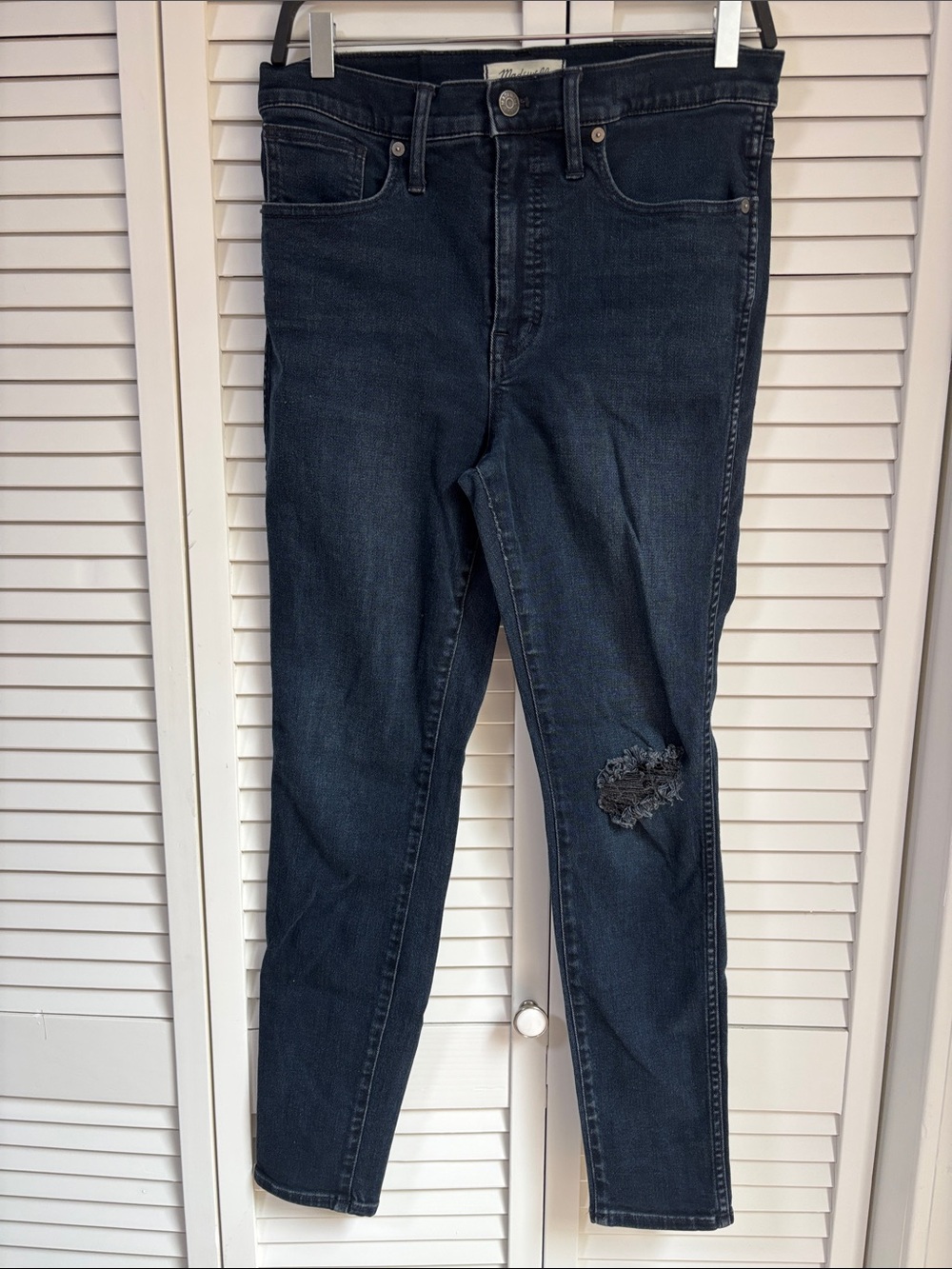Madewell Skinny Jeans in Dark Blue with Knee Distress